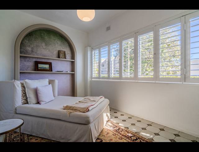 2 BEDROOM APARTMENT TO LET IN SEA POINT